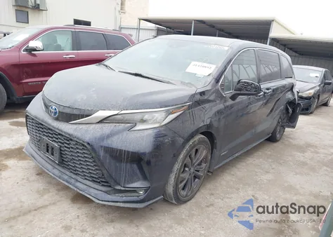 2021 Toyota Sienna Xse z USA, uszkodzony, nr VIN 5TDXRKEC5MS025417